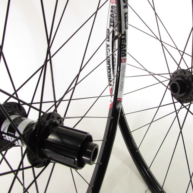 Custom wheel: DT 350 Centerlock Black hubs, WTB I25 Black rims, DT Competition Black spokes
