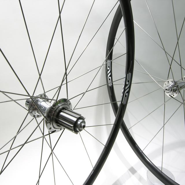 Custom wheel: White Industries T11 Slvr hubs, ENVE 25 Tubular Black rims, DT Competition Slvr spokes