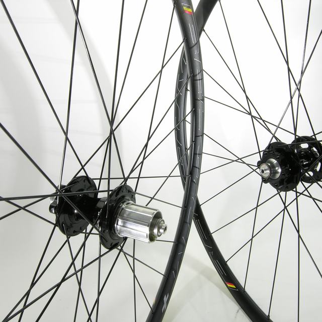 Custom wheel: Chris King R45 Disc Black hubs, HED Plus 25 Disc Black rims, Sapim Race Black spokes