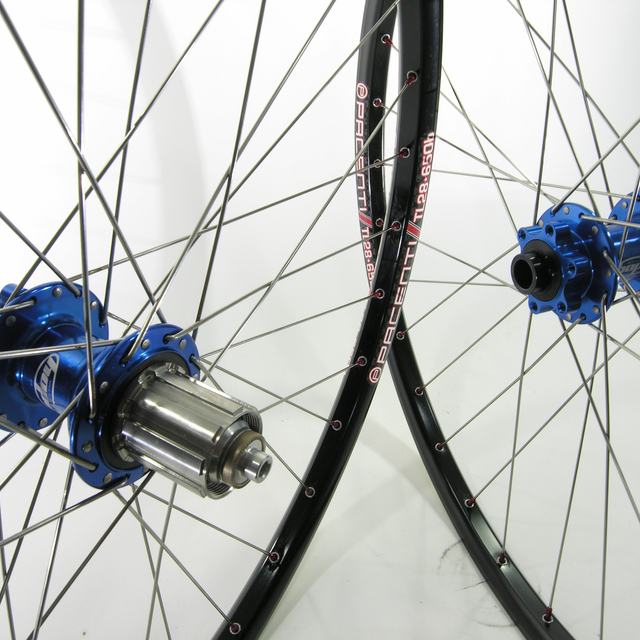 Custom wheel: Hope Pro 2 Evo Blue hubs, Pacenti Tl28 Black rims, Sapim Leader Silver spokes