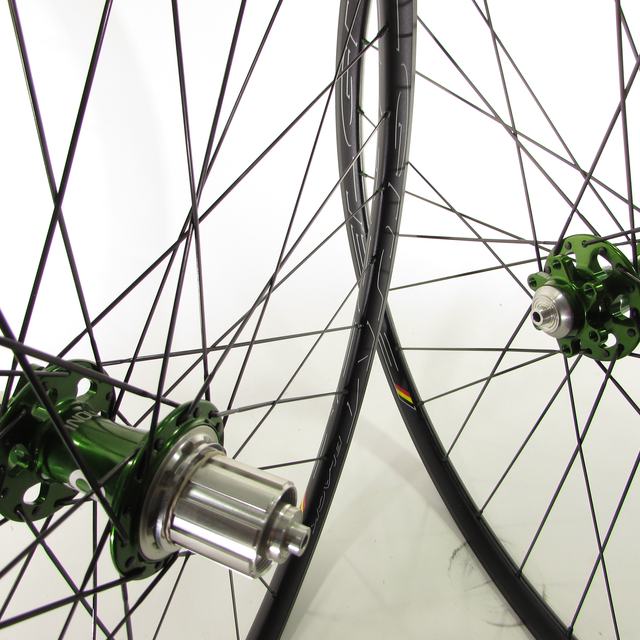Custom wheel: Industry Nine Torch Road Disc Green hubs, HED C2 Disc Black rims, Sapim CX-Ray Black spokes