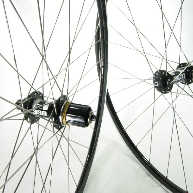 Custom wheel: DT 350 Black hubs, Kinlin Xc279 Black rims, Sapim Leader Silver spokes