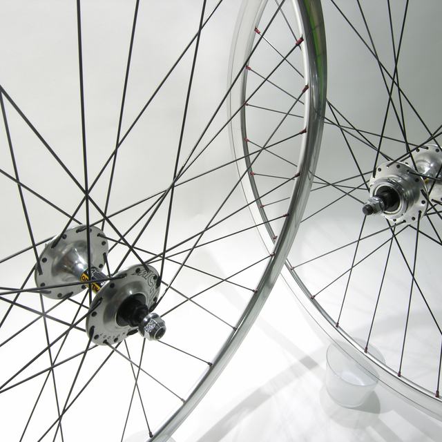 Custom wheel: Miche Track Silver hubs, Kinlin Xr270 Silver rims, DT Competition Black spokes