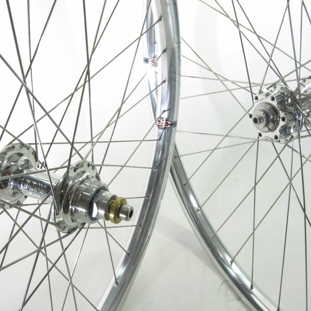 Custom wheel: Paul Word Disc Polished hubs, Velocity Blunt 35 Polished rims, Sapim Leader Silver spokes
