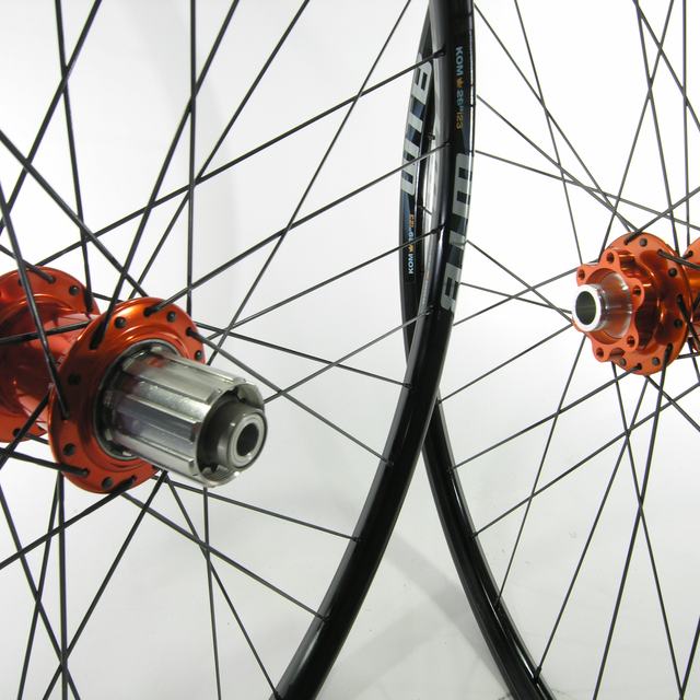 Custom wheel: Chris King ISO Orange hubs, WTB KOM 29 Black rims, Sapim CX-Ray Black spokes