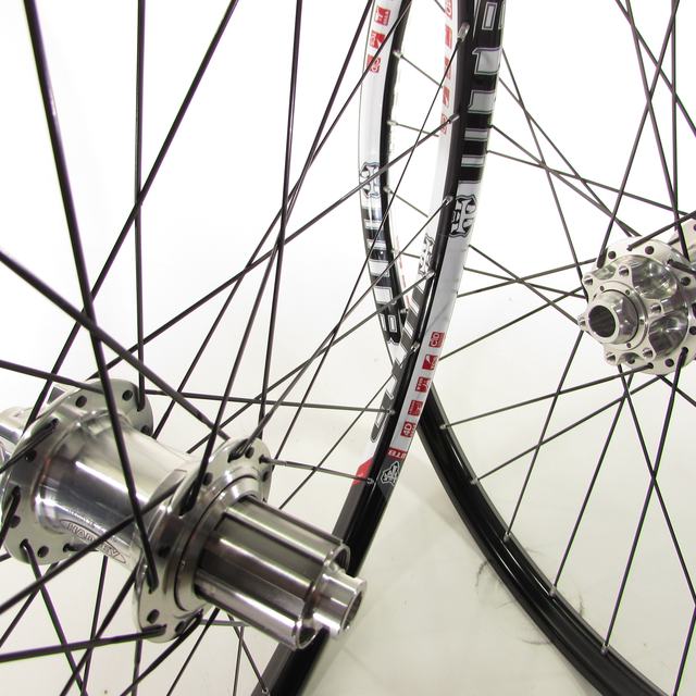 Custom wheel: Hadley MTB Disc Silver hubs, WTB I25 Black rims, Sapim CX-Ray Black spokes