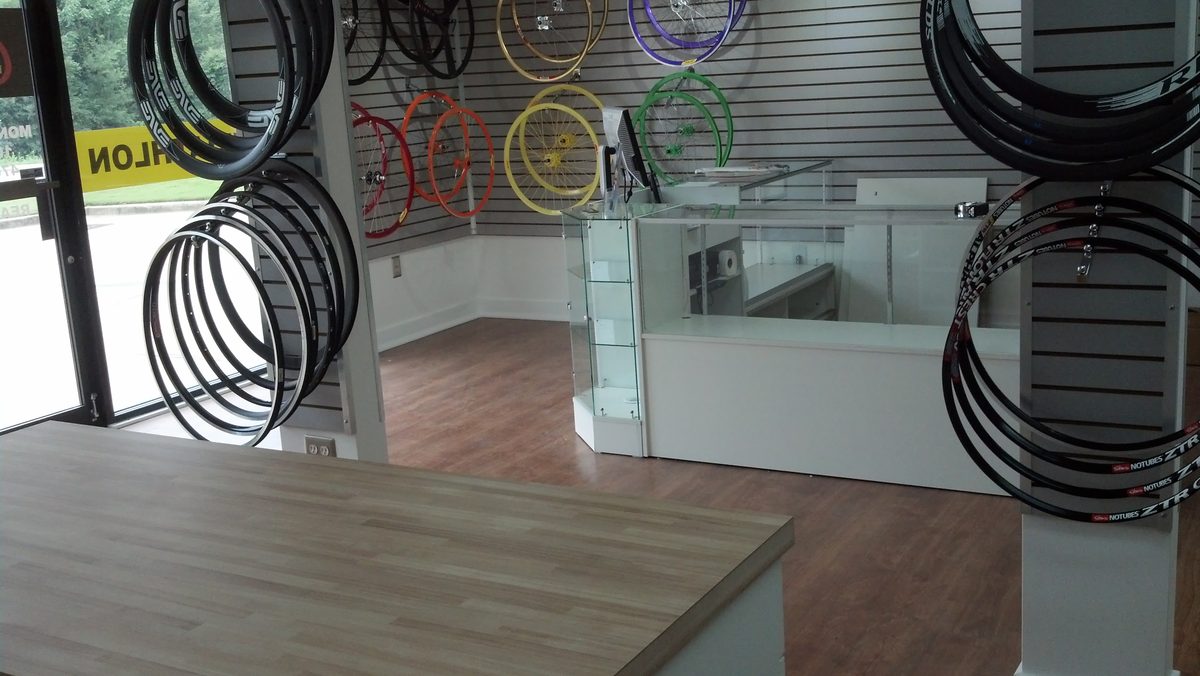 The showroom counter with colored wheels displayed on the wall