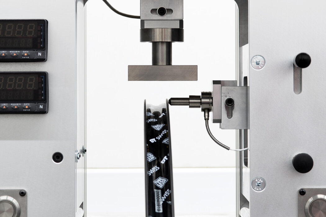 Lateral wheel stiffness test, DT Swiss Performance Test Center