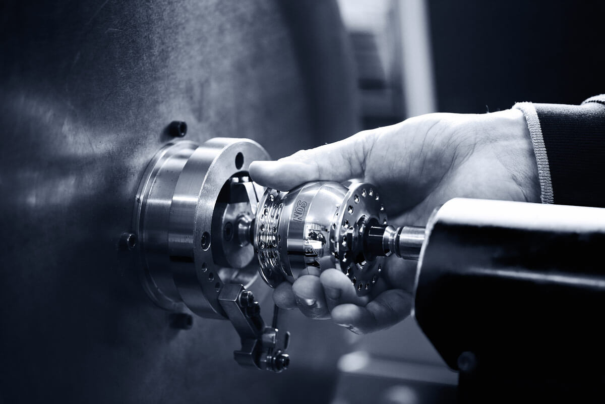 Hub dynamo on the test rig during production, Tübingen